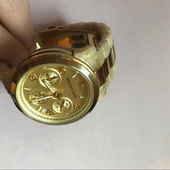 Michael Kors | 5139 Gold Tone and Bone Watch - Picture 7 of 8